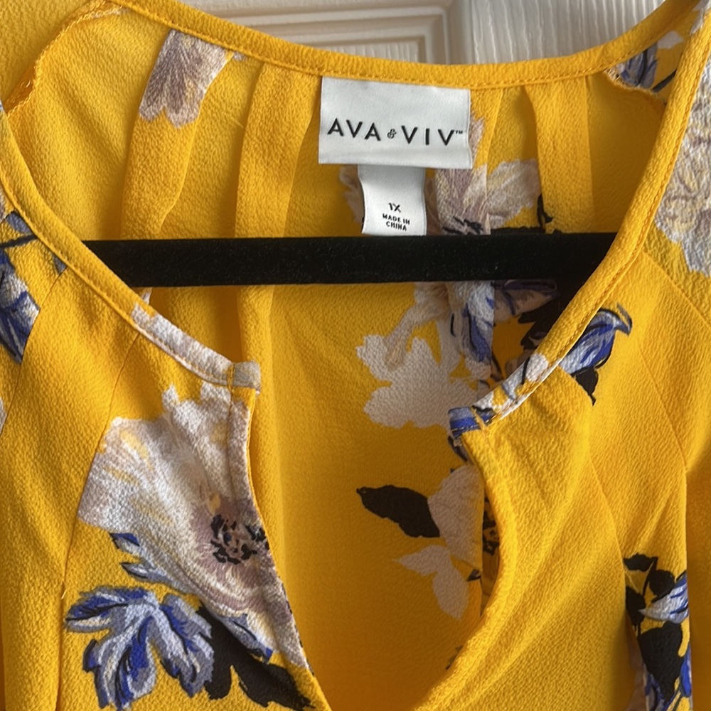 Size 1X Ava & Viv top - Picture 2 of 6